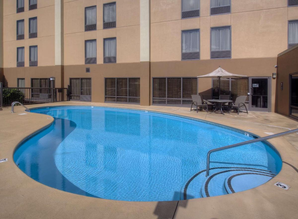 Popular attractions Area Nearby Property